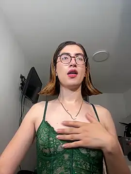 rousseblossom: διαδικτυακό σόου στην κάμερα