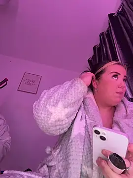 KatieCeexx's Live XXX Chat