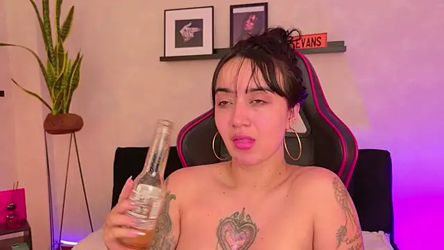 EmmyEvans1 Live XXX-Chat