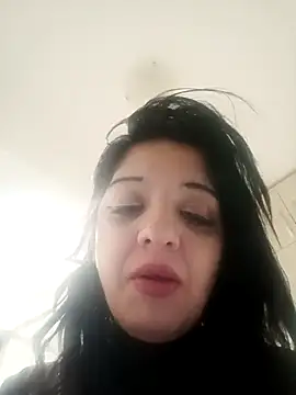 CrazyCorina: διαδικτυακό σόου στην κάμερα