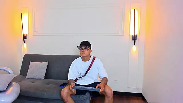 Paradise_boy_s élő XXX-chatje