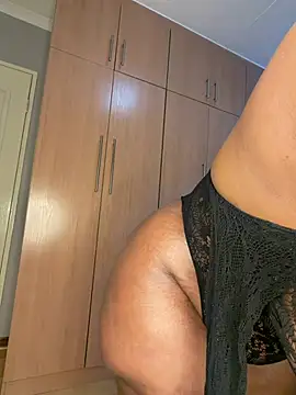 AddictiveMassiveBooty's Live XXX Chat