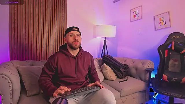 Maximo_Wolff Live XXX Chat