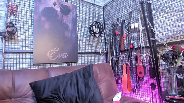 Chatroom XXX en direct de EVA_BDSM