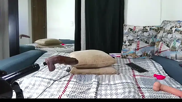 Carla-Bonny18 Live XXX-chat