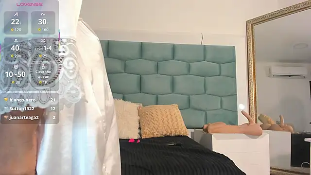 MiaMancini's Live XXX Chat