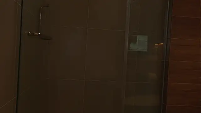 Chat +18 de LIttle_Rina_ ao vivo