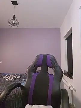 MiaRides19's Live XXX Chat