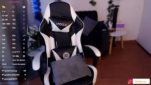 Chat +18 de viicky_r ao vivo