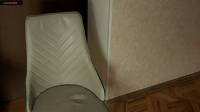 Chat +18 de NoFace_Model ao vivo