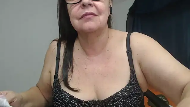 XXX chat uživo modela latinalili9