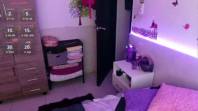 emily_cooper_t's Live XXX Chat