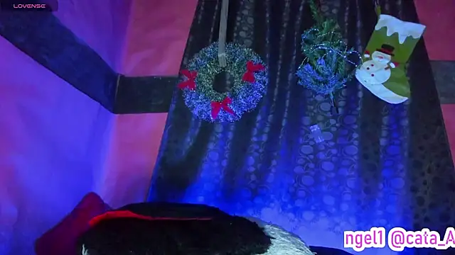 Cata-angel élő XXX-chatje