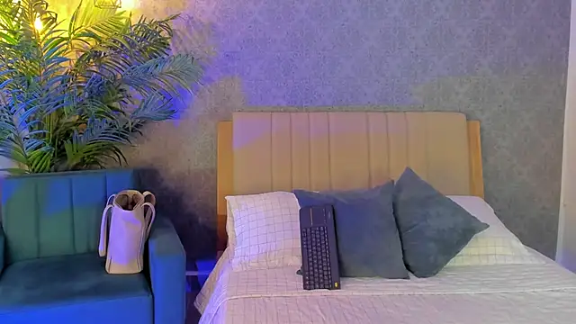 Lucia_Brown_ élő XXX-chatje