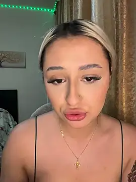 Kylie_One Chat XXX live