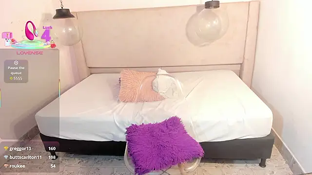 LyraFrost5 élő XXX-chatje