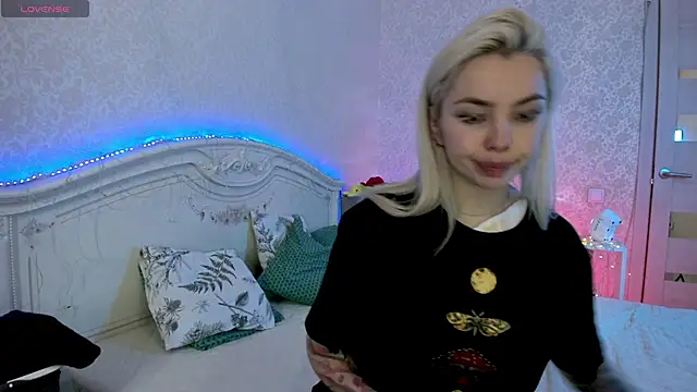 LillyMoure_ live XXX chat