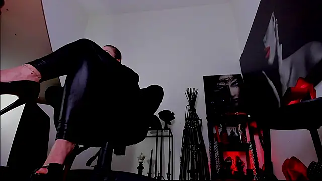 Онлайн чат XXX MistressDemisweet