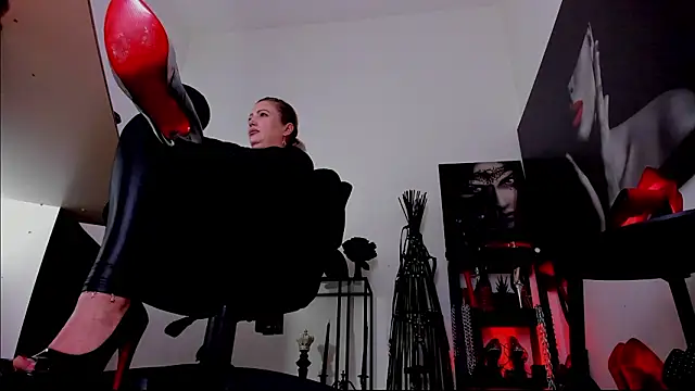 Онлайн чат XXX MistressDemisweet