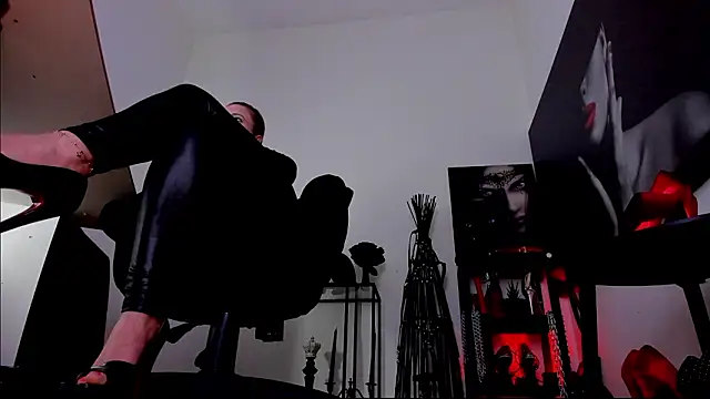 Chat XXX en directo de MistressDemisweet