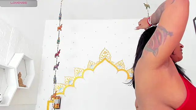 LadyNahir's Live XXX Chat