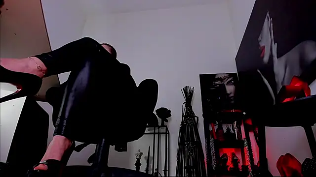 MistressDemi Chat XXX in diretta