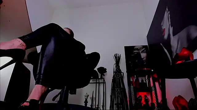 MistressDemi élő XXX-chatje