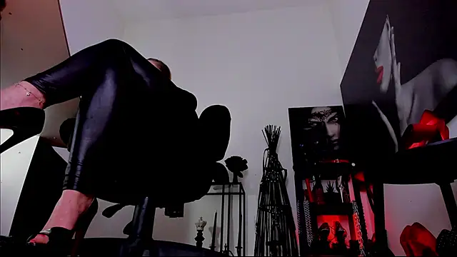 MistressDemi's Live XXX Chat