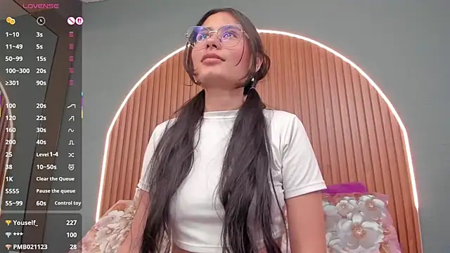 NayeCloudのライブXXXチャット