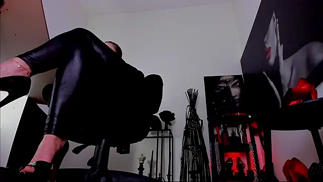 Онлайн чат XXX MistressDemi