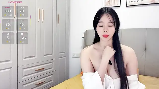 Owo-nO live XXX chat