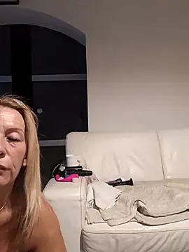 sissytrainz 在線直播表演