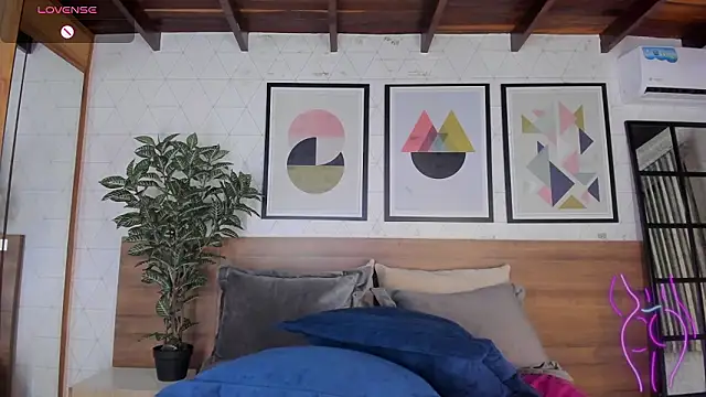 MiaKay1 Chat XXX live