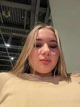 VineraSweetのライブXXXチャット