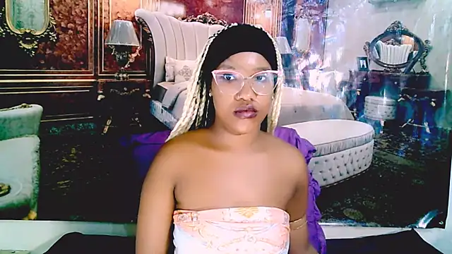 EroticSexyPrada 即時 XXX 聊天