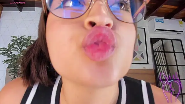 MiaKay1 即時 XXX 聊天