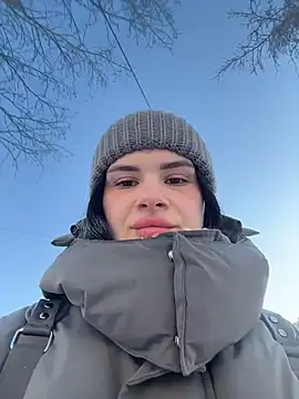 MiraReachのライブXXXチャット