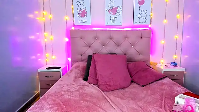 Issaa_Tyler live XXX chat