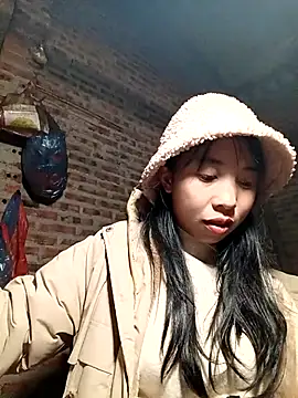 emaame68's Live XXX Chat