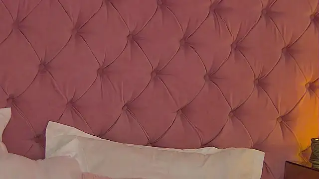 Chatroom XXX en direct de MisshaNight