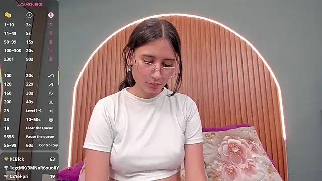 NayeCloudのライブXXXチャット