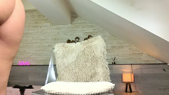 Czat XXX na żywo – hornyb33_