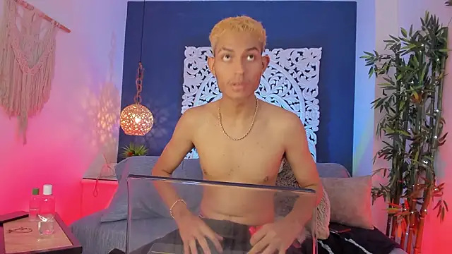 Adonis_WB Adlı Modelin Canlı XXX Sohbeti