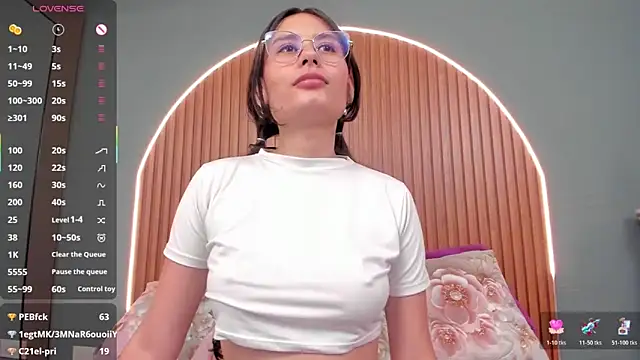 NayeCloud Live XXX Chat