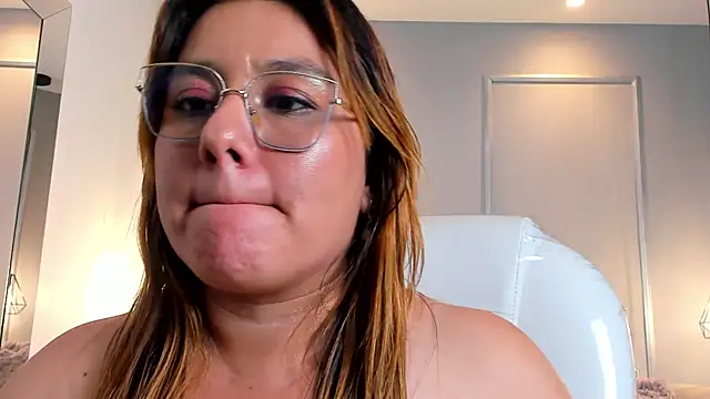 PerlaLevys Chat XXX live