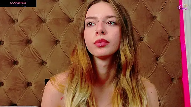 CoraVex's Live XXX Chat