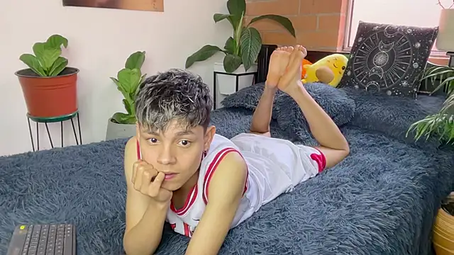 Chat +18 de Andy_Belier23 ao vivo