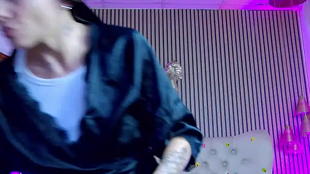 PlayfulShow Webcam show