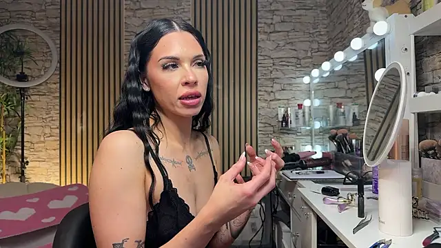 NattyFierros Chat XXX in diretta