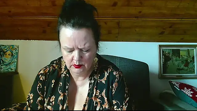 TiffanyMature Chat XXX live